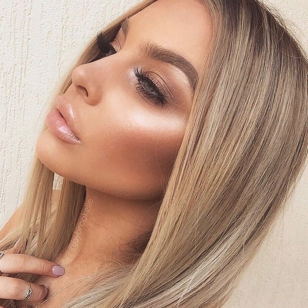 Rose gold illuminating highlighter